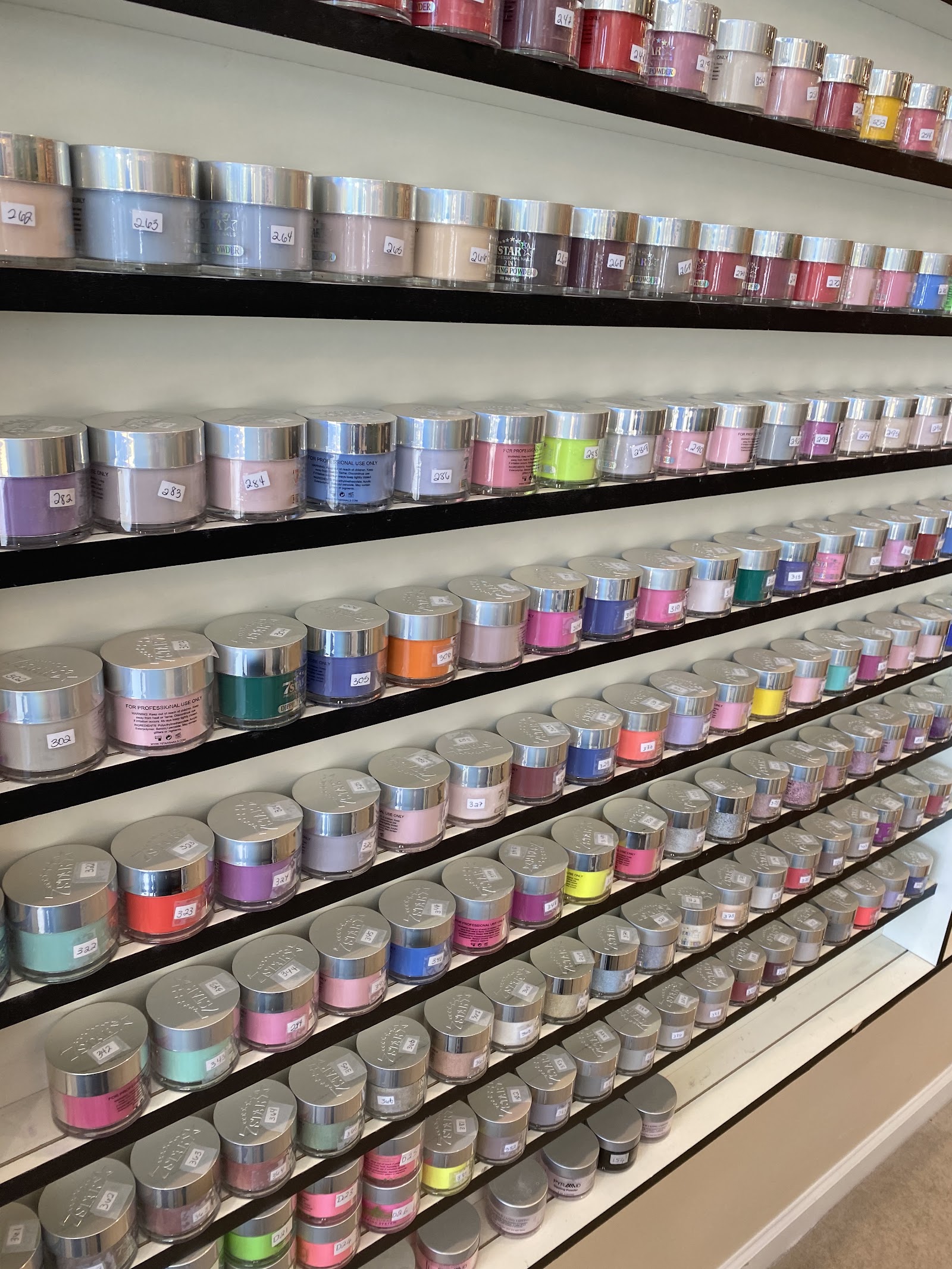 843 NAIL & SPA logo